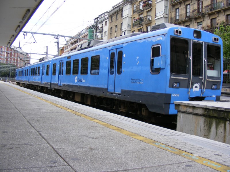 UT3500 apartada en la vía 1.jpg