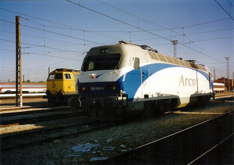 252-022 Madrid 06-99.jpg