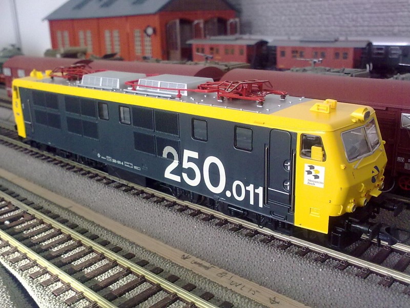 250-011.jpg