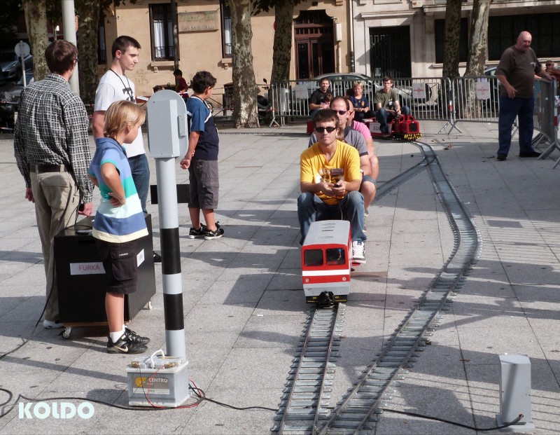 Estacion en el Dia de la Paz. 6-10-12. Foto Koldo..jpg