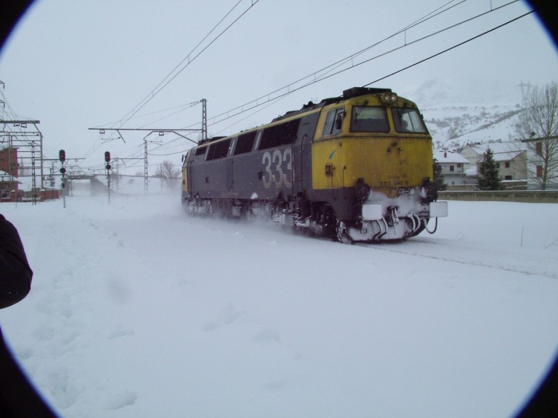 RENFE 333-042 06-03-2005 10.JPG