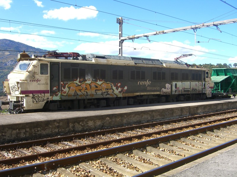 La 008 en Malvedo.JPG