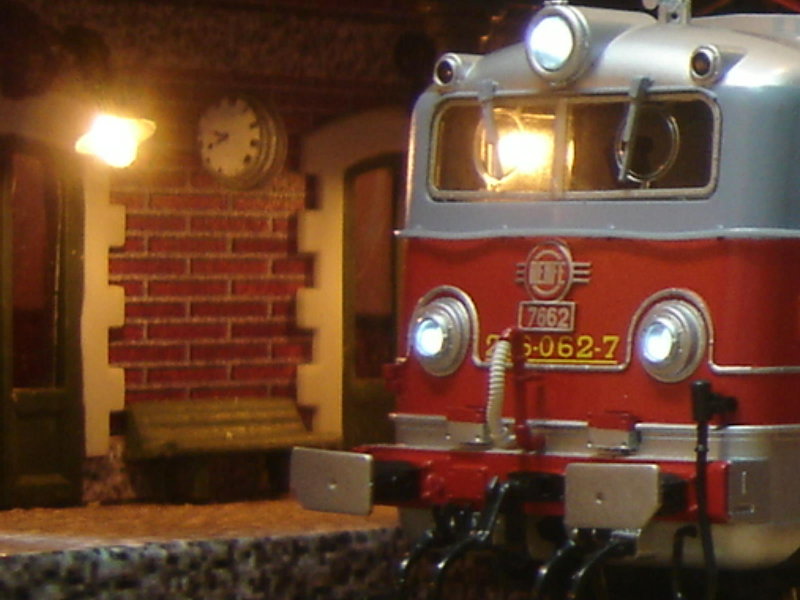276 Talgo en la estación.JPG