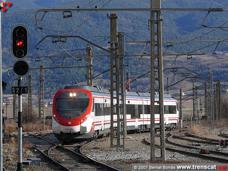 tren Civia arribant a Puigcerda.jpg