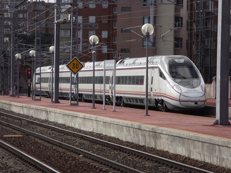 Avant 114 saliendo de Valladolid C.G..JPG