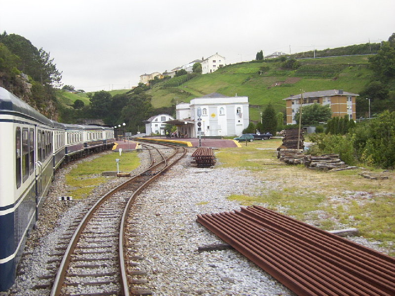 Luarca_2_Transcantabrico.jpg