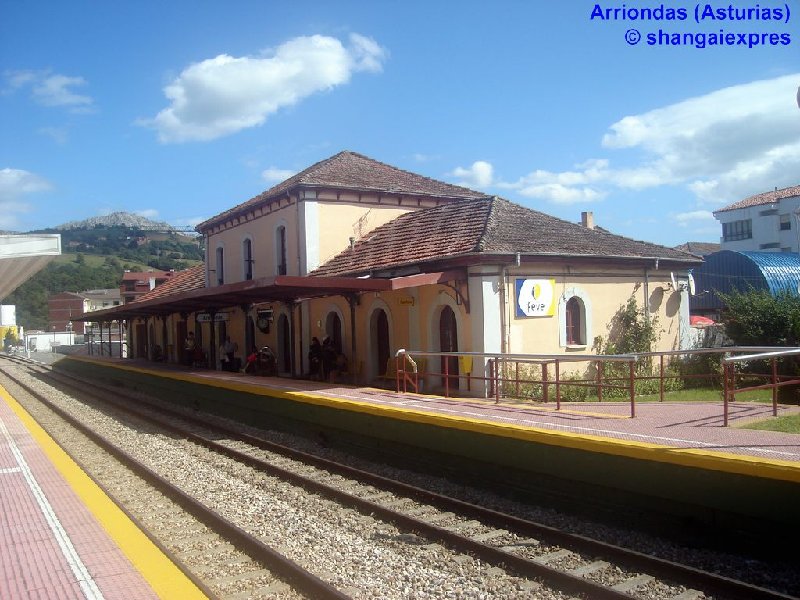 Estación FEVE Arriondas.JPG