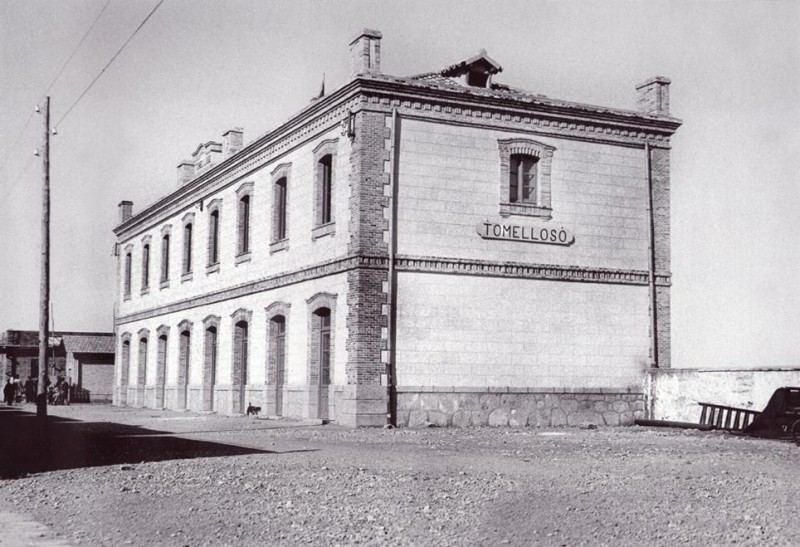 Cinco Casas-Tomellloso_estacion Tomeloso_1920 (F Salgado).jpg