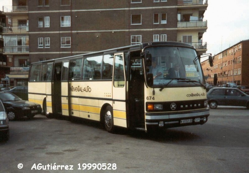 Setra 215 HU Continental Auto.jpg
