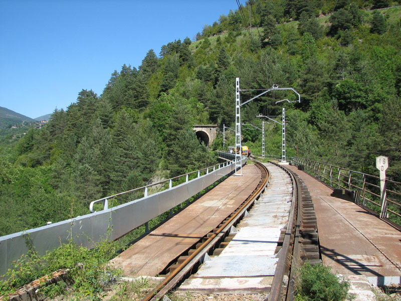 6 Abans de la renovacio al viaducte del riu Rigard a Planoles.jpg