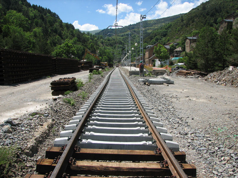 17 Transicio de les travesses de fusta a formigo a Toses.jpg