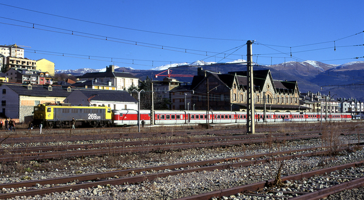 Talgo a Puigcerdà 17 desembre 1994.jpg