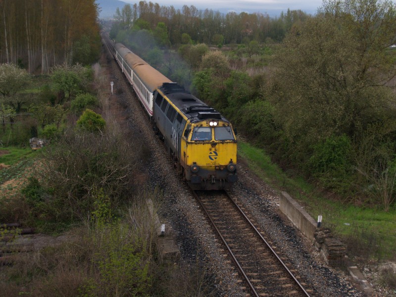 333-042 CON EL ESTRELLA GALICIA BARCELONA-CORUÑA A LA SALIDA DE MONFORTE.JPG