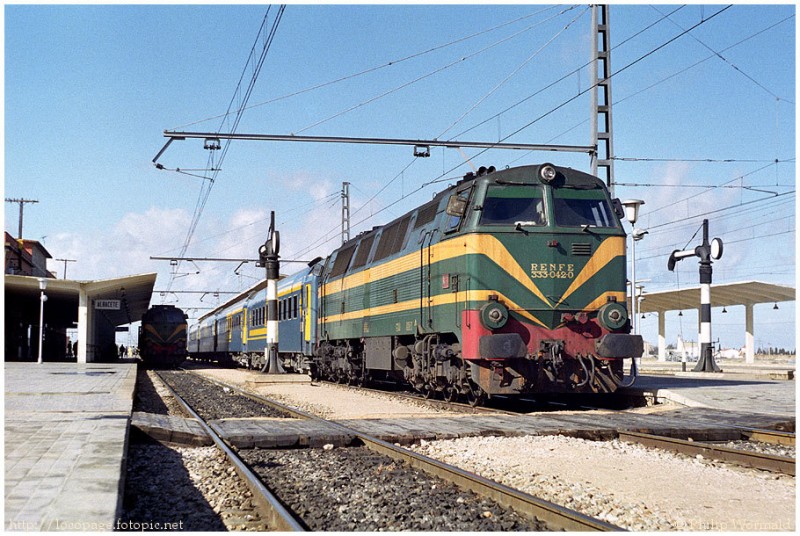 e102 333-042 con el Rápido nº 11520 Madrid-Ch a Cartagena.  Albacete, 11-feb-85.jpg