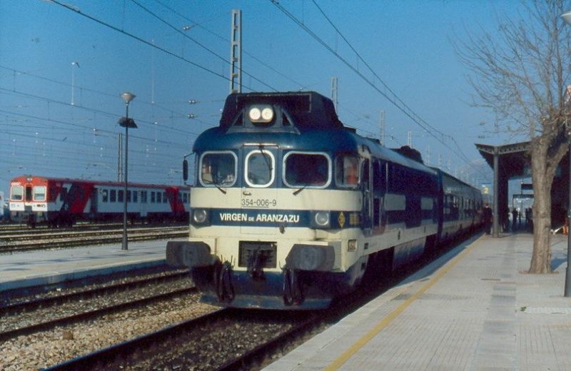 0015-D 354-006 IC 387 Valencia-Madrid efectúa la parada. Xátiva, 17-03-1994..jpg
