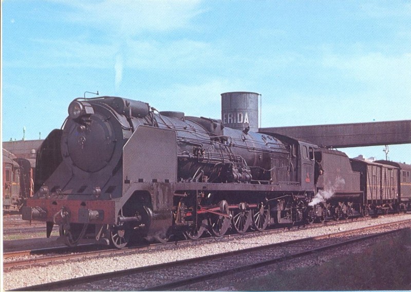 241F2257 estacionada con el ''Shangai'' a Galicia en Lérida el 28-08-1969..JPG