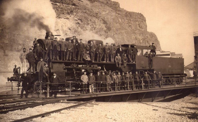 personal del taller de la estación de Morrot,placa giratoria estación de Morrot.jpg