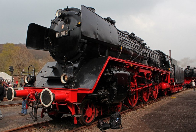 BR 01 008 in Bochum Dahlhausen am 14.04.2012 Foto Martin Morkowsky.jpg
