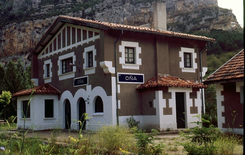 287  Estación de Oña (Santander-Mediterráneo). (1988).jpg