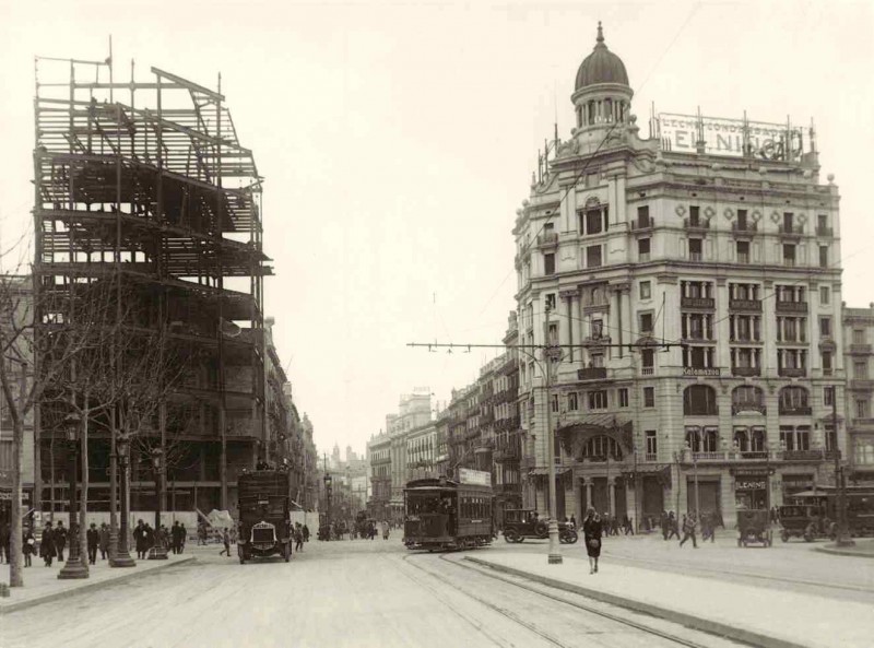 Barcelona_Plaza Catalunya_años 20-30 (archivo CTNE).jpg