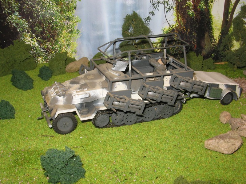Sdkfz 251 Stuka zu füss.jpg