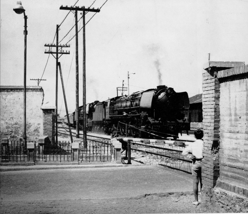Railway World 6-69_01.jpg