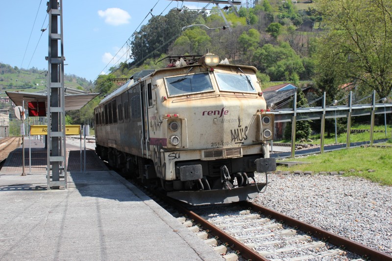 251-010-5 (07).JPG