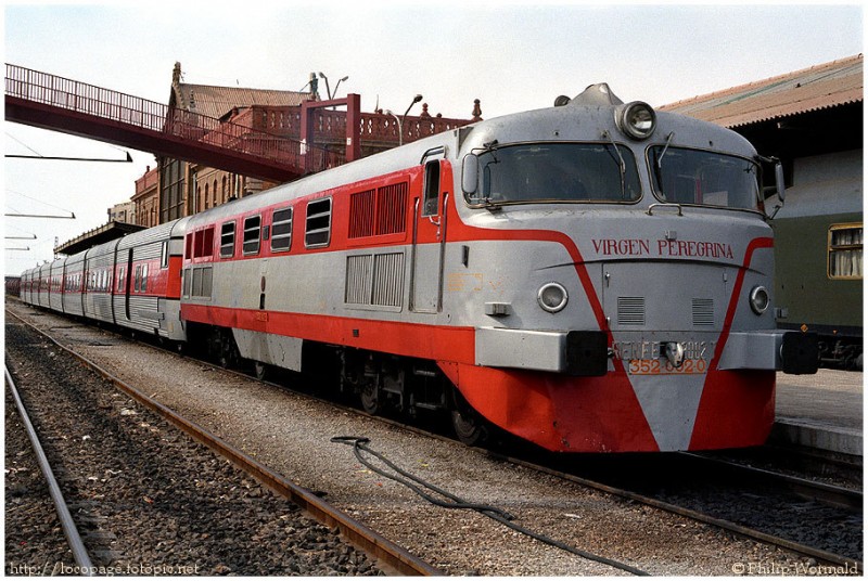 e121 2002-T 'Virgen Peregrina' con el T-III destino Madrid. Almería, 4 de febrero de 1986.jpg