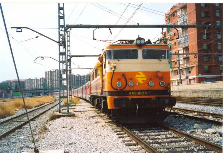f11 Talgo RD. San Andreu Condal. 1990.jpg