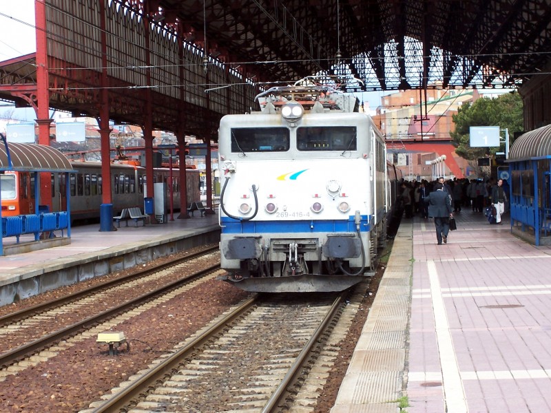 Locomotora electrica 269-416-4 (10).jpg