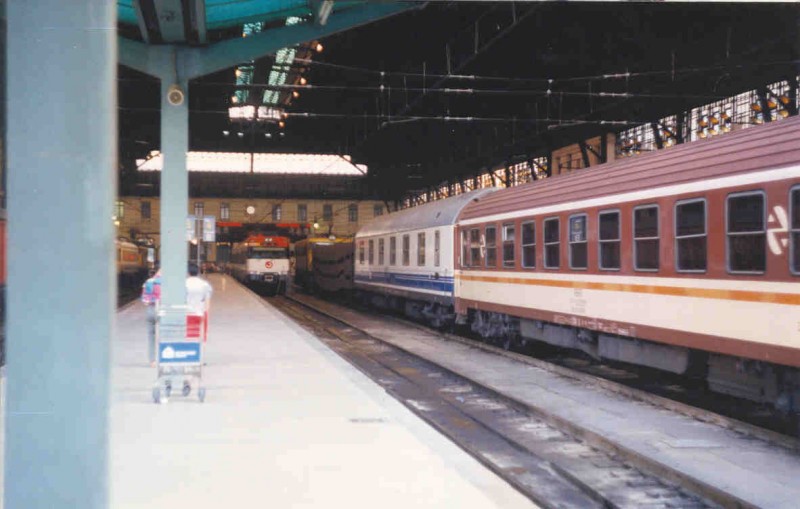 0491-N  WL 5425 en el Estrella ''Gibralfaro''. Valencia-Nord. 08,01h. 11-08-1993..jpg