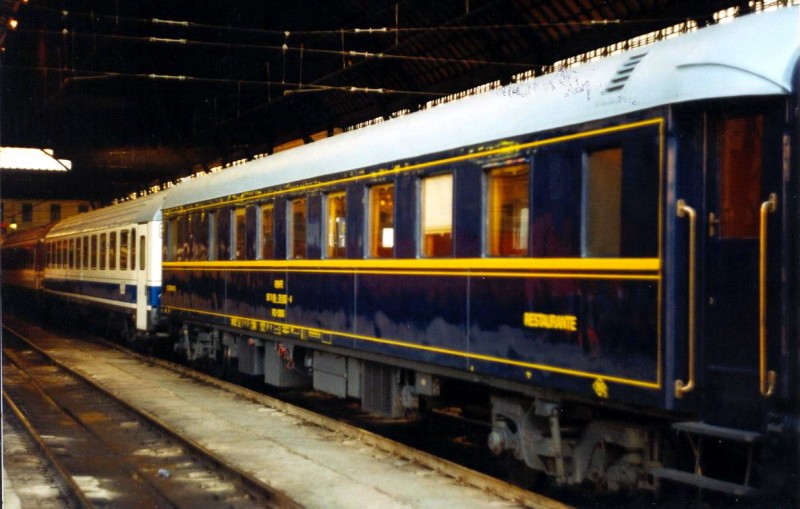 0493-N WR-3580, R12-12953 en RENFE, en el ''Gibralfaro''. Valencia-Nord. 08,07h. 11-08-1993..jpg