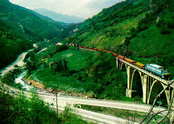 251 fierros 1984.jpg