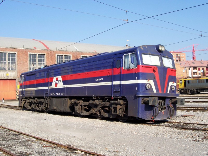 Locomotora diesel 321-021-8 (06).jpg