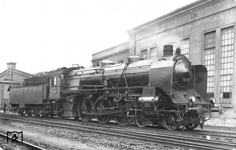 18 001 in Dresden.jpg
