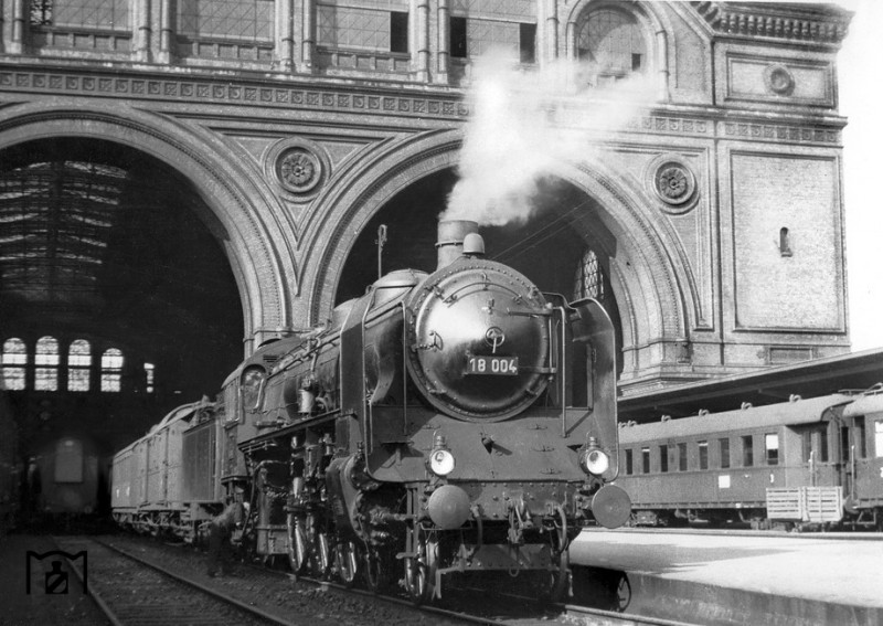 18 004 in Berlin Ahb.jpg