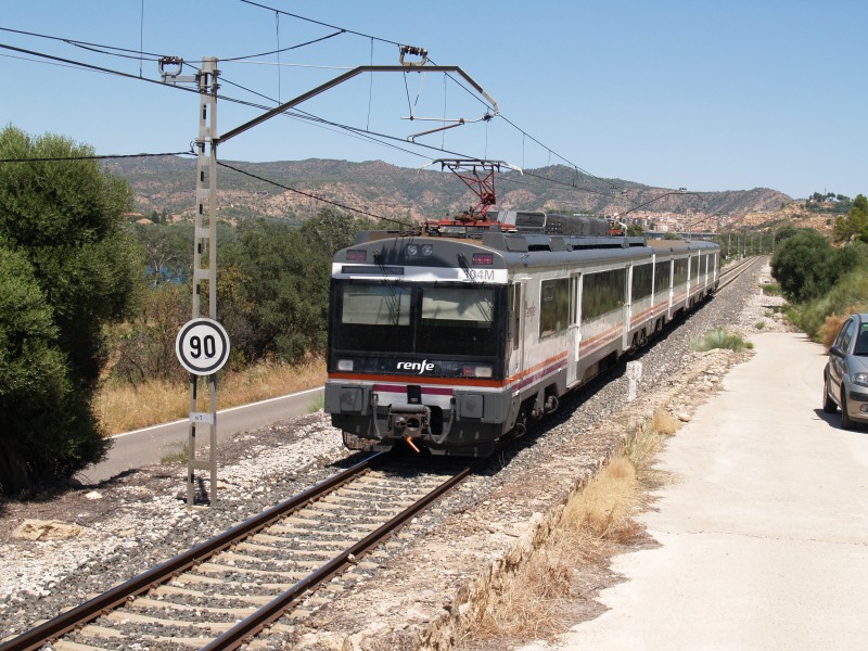 470-104 REX MADRID-BARCELONA LLEGANDO A RIBARROJA.JPG