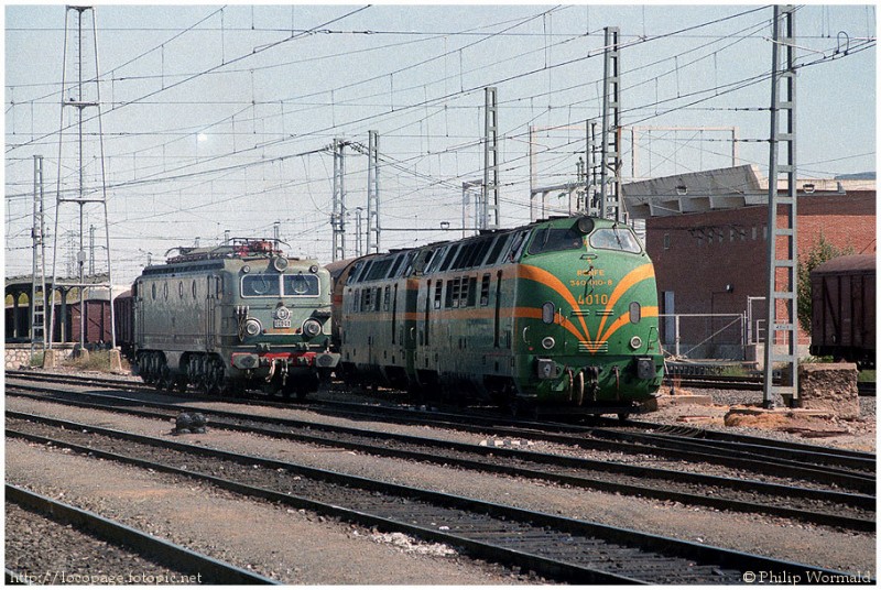 e73 Alsthom 276-126 junto a las 340-010 y 340-022 acopladas a un butanero. Ciudad Real, 11-9-83.jpg