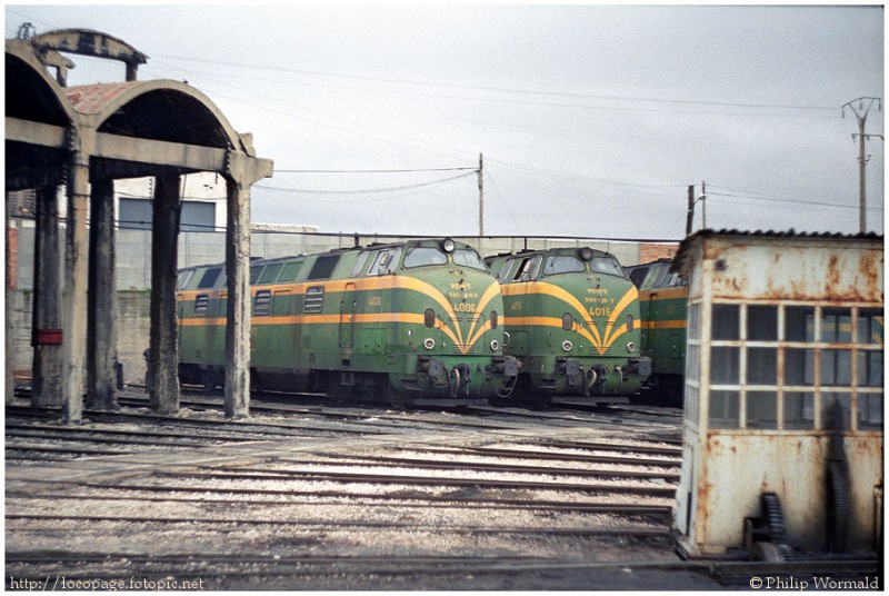 e102 340-006 y 340-015 en el depósito de Ciudad Real. 10-feb-85.jpg