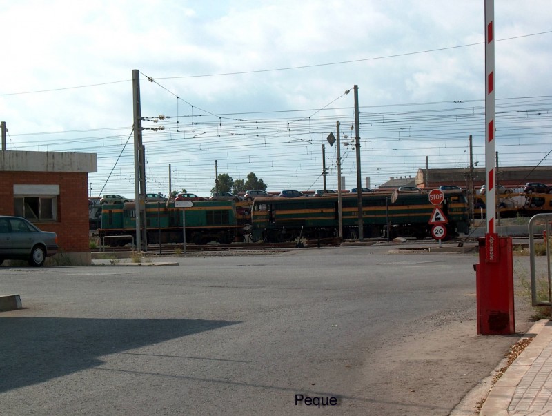 Locomotora diesel 321-060-6 2.jpg