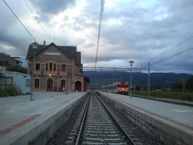 Arribada del tren de les 20h B 2013-08-25 18.21.15.jpg
