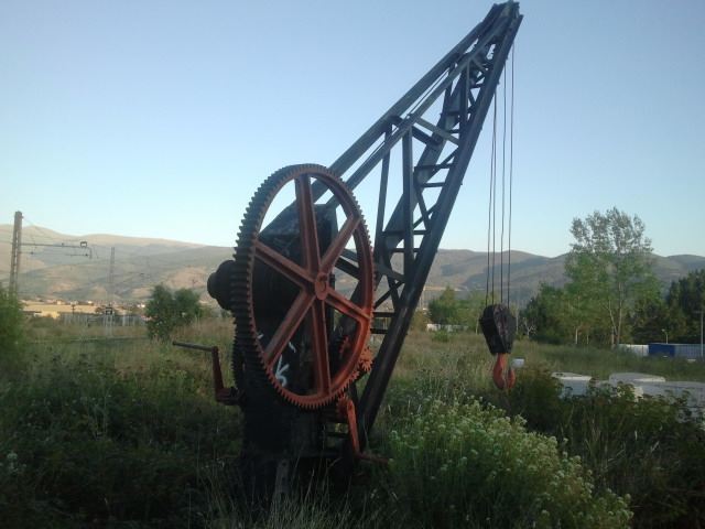 1 Grua tocant al poligon de l´Estacio de Puigcerda 2013-09-04 17.52.11.jpg