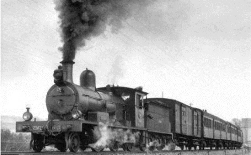 Tren correo destino Puente Genil saliendo de la estacion de Jaen en 1965 foto trensim - copia.jpg