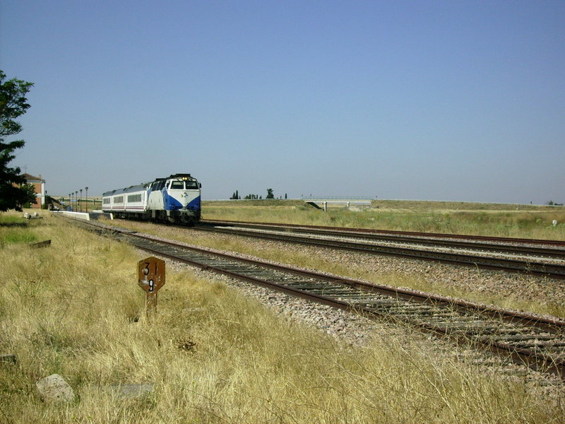 RENFE 333-104 CANTALAPIEDRA.JPG