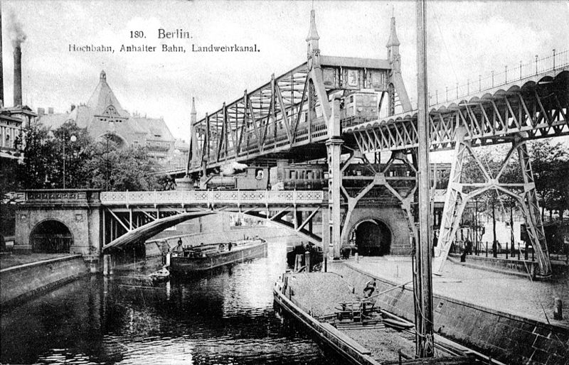 800px-Berlin_Bruecke_Landwehrkanal_Hoch_und_Anhalter_Bahn[1].jpg