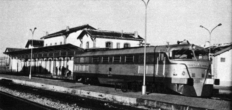 Locomotora Virgen de guadalupe en la estacion de Moreda.foto Via Libre.jpg
