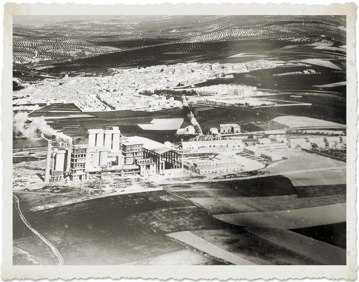 Estacion de torredonjimeno y fabrica de cementos alba..jpg