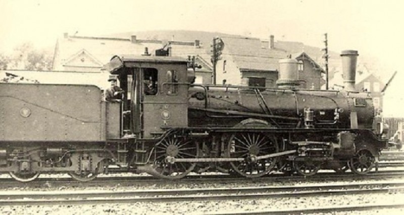 preußische-p4-elberfeld-361-im-bahnhof-siegen-im-jahre-1904[1].jpg
