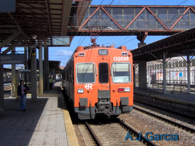 Unidad electrica 440-096-6 (02).jpg