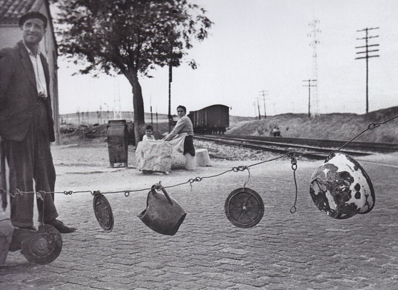 Paso nivel improvisado. León 1950.jpg